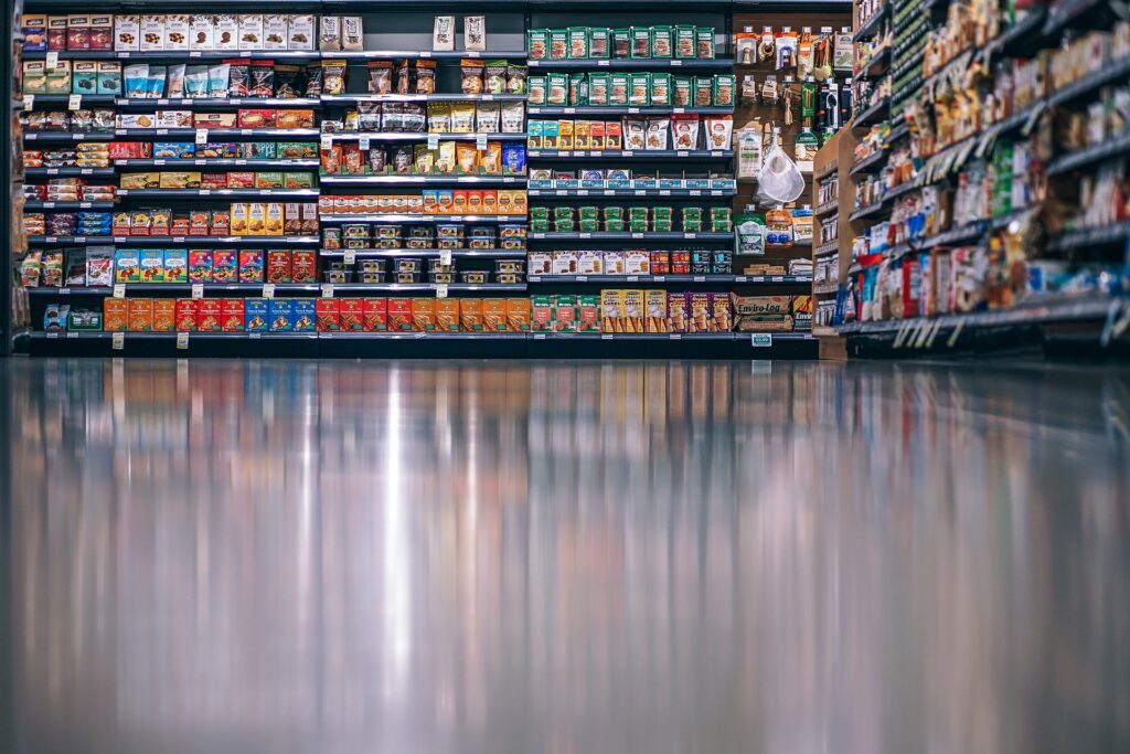 Supermarkt, Regal. Lebensmittelverpackungen